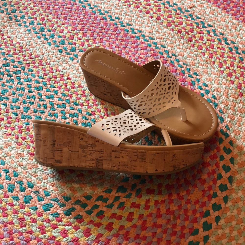 7.5 American Eagle White Platform Wedge Sandal